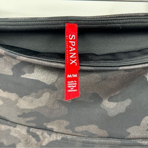 SPANX Look at Me Now Seamless Faux Leather Camo Leggings Black Camouflage Size M - Picture 6 of 11